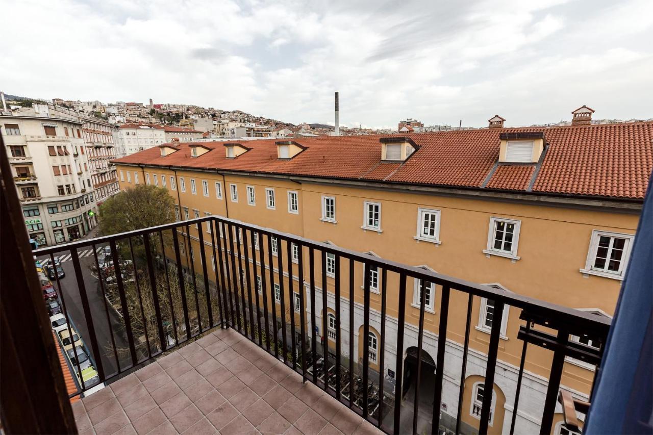 Appartamento Slataper - Ampio E Con Vista Триест Экстерьер фото